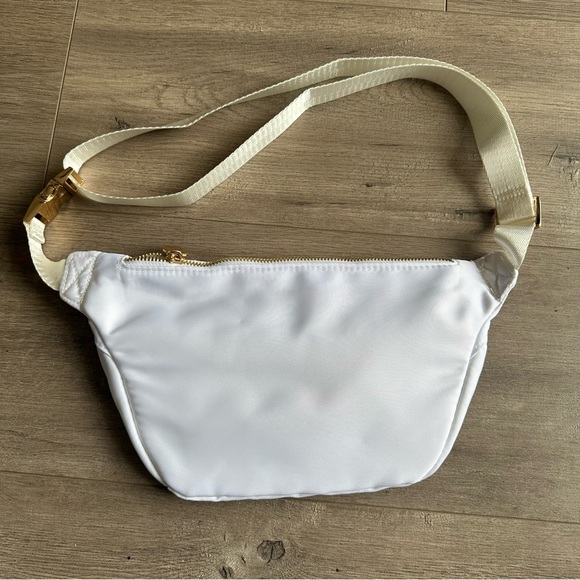 EUC White with Gold hardware belt/crossbody bag - Picture 5 of 5